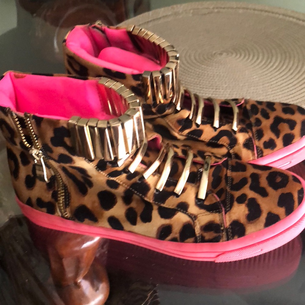 Jeffrey’ Campbell sneaker